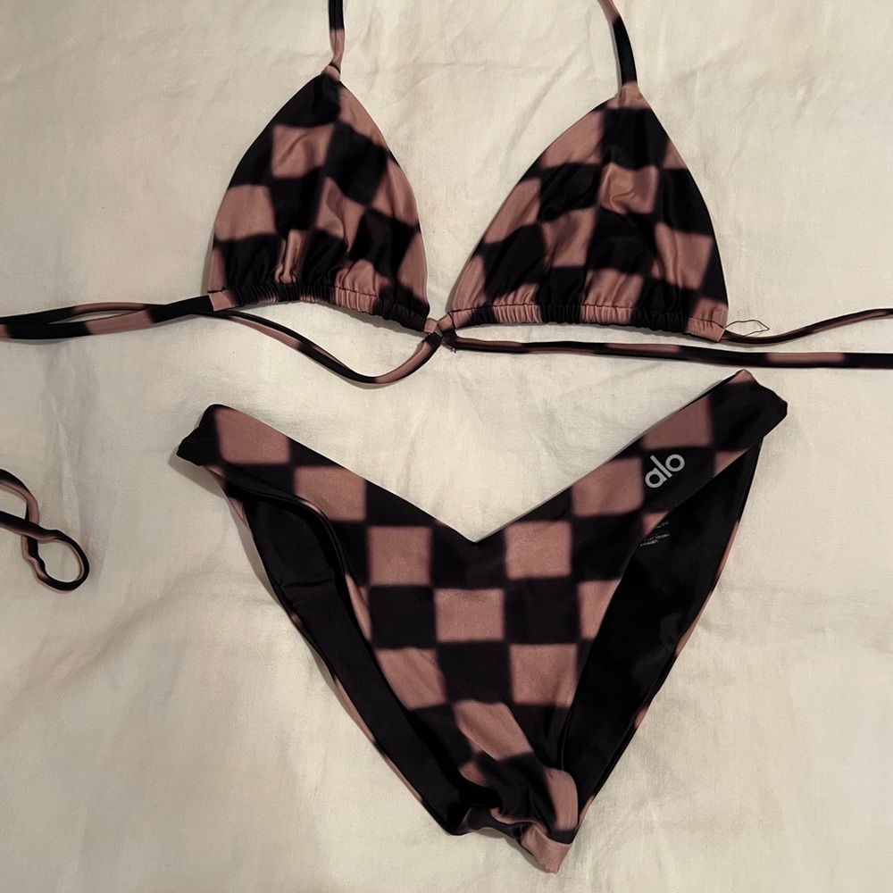 Frankie’s Bikinis x Alo Bikini SET